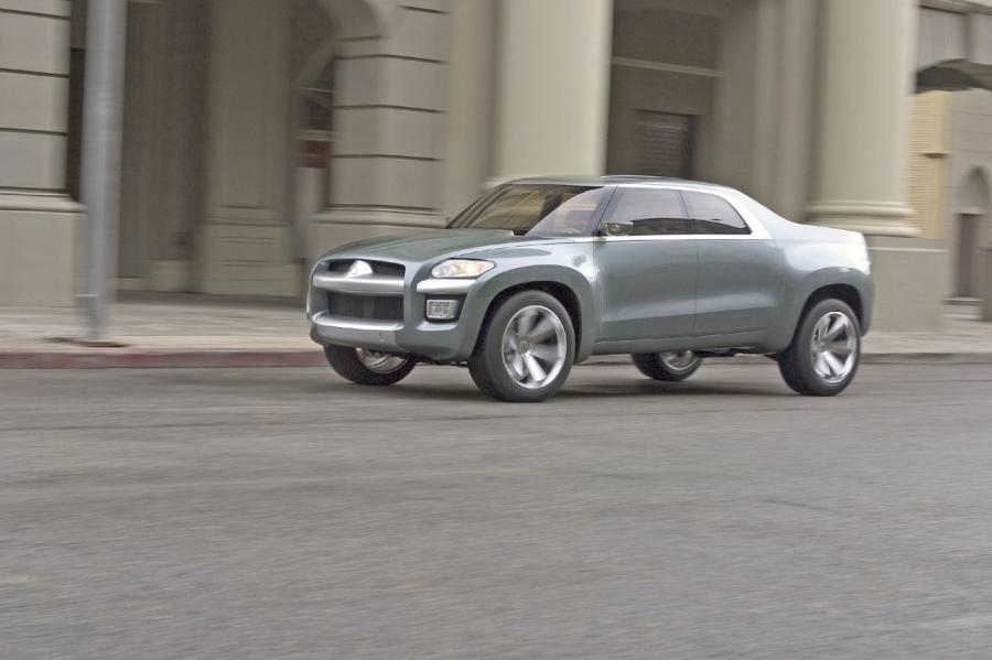  Mitsubishi Sport Truck Concept 2004 года  (фото 1 из 34)
